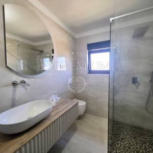 Malinska, apartman u novoj zgradi s pogledom na more!