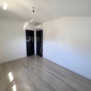 Malinska, apartman u novoj zgradi s pogledom na more!