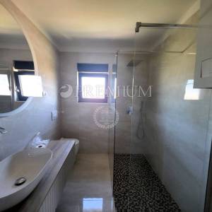 Malinska, apartman u novoj zgradi s pogledom na more!