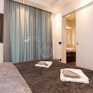 Malinska, apartman u prizemlju urbane vile! Top lokacija!