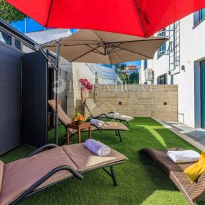Malinska, apartman u prizemlju urbane vile! Top lokacija!