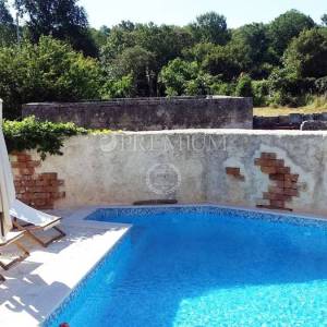 Malinska, autohtona mediteranska kuća s bazenom!