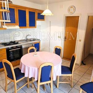 Malinska, dvoetažni apartman na mirnoj lokaciji! Blizu mora!