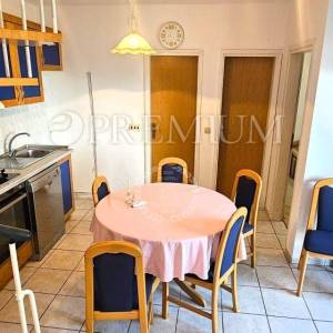 Malinska, dvoetažni apartman na mirnoj lokaciji! Blizu mora!