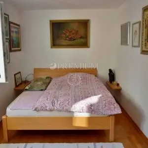 Malinska, dvojna kuća 90m od mora! 