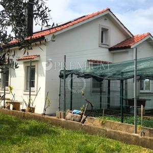 Malinska, gospodarski objekt s maslinikom i pogledom na more