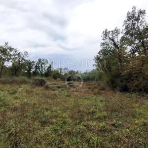 Malinska, građevinski zemljište, samo 160 m od mora!