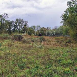 Malinska, građevinski zemljište, samo 160 m od mora!