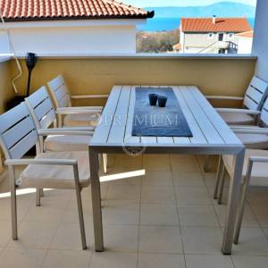 Malinska, komforni apartman s pogledom na more!