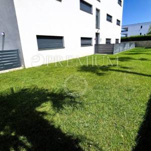 Malinska, luksuzan apartman u novogradnji s bazenom i vrtom!