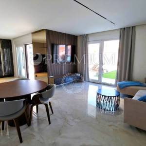 Malinska, luksuzan apartman u novogradnji s bazenom i vrtom!