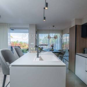 Malinska, luksuzan apartman s bazenom i pogledom na more!