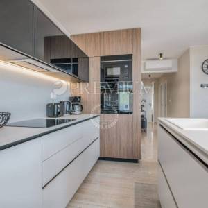 Malinska, luksuzan apartman s bazenom i pogledom na more!