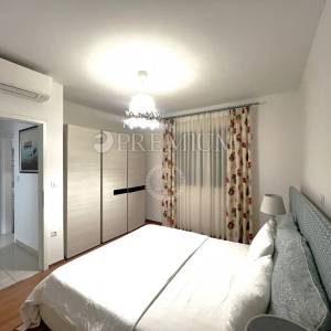 Malinska, luksuzni apartman s vrtom 100 m od mora!
