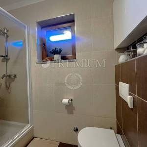 Malinska, luksuzni apartman s vrtom 100 m od mora!