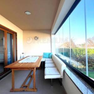 Malinska, luksuzni apartman s vrtom 100 m od mora!