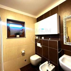 Malinska, luksuzni apartman s vrtom 100 m od mora!