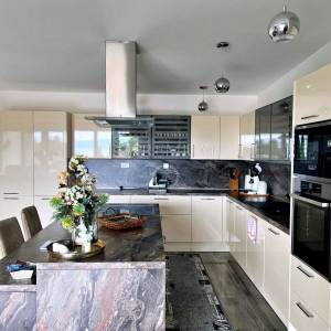 Malinska, luksuzni penthouse samo 100m od mora!
