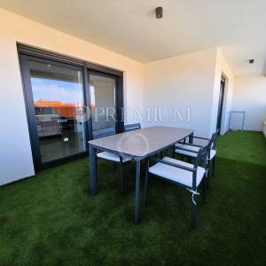 Malinska, luksuzno namješten apartman u novogradnji!