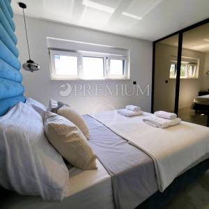 Malinska, luksuzno namješten apartman u novogradnji!