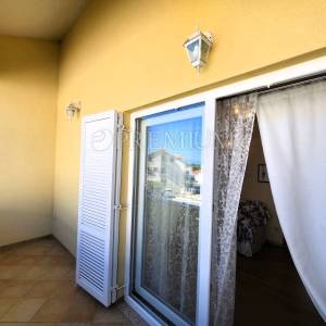 Malinska, namješten apartman na odličnoj lokaciji!