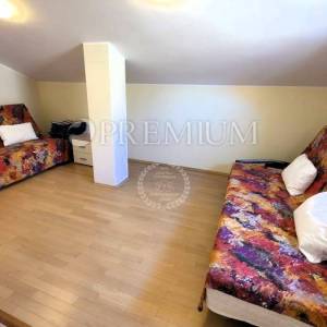 Malinska, namješten apartman na odličnoj lokaciji!