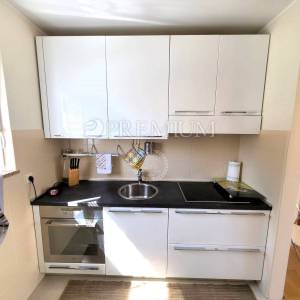 Malinska, namješten apartman na odličnoj lokaciji!