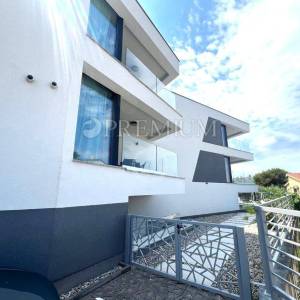 Malinska, namješten apartman s pogledom na more!