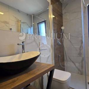 Malinska, namješten apartman s bazenom blizu mora!