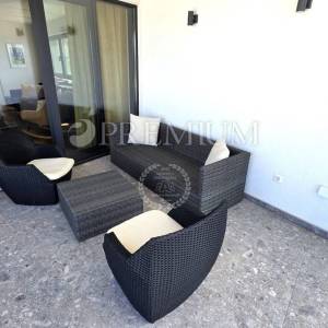 Malinska, namješten apartman s bazenom blizu mora!