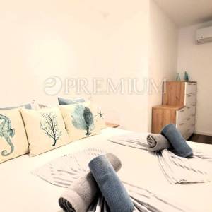 Malinska, namješten apartman s bazenom blizu mora!