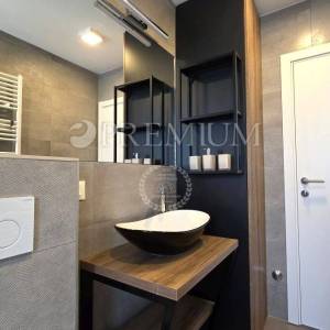 Malinska, namješten apartman s bazenom blizu mora!