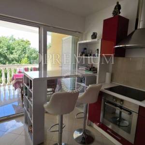 Malinska, namješten apartman na odličnoj lokaciji!