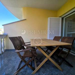 Malinska, namješten apartman na odličnoj lokaciji!