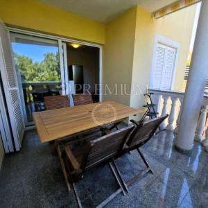 Malinska, namješten apartman na odličnoj lokaciji!