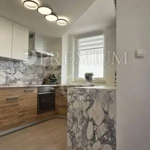 Malinska, namješteni apartman s panoramskim pogledom na more!