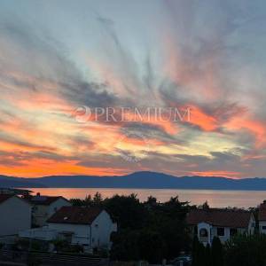 Malinska, namješteni apartman s panoramskim pogledom na more!