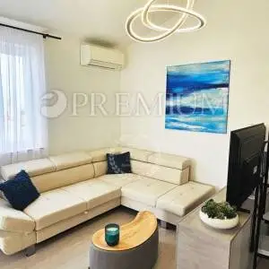 Malinska, namješteni apartman s panoramskim pogledom na more!