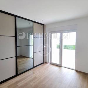 Malinska, nova kuća, 152 m2,  s bazenom i pogledom na more   