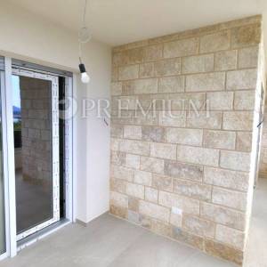 Malinska, nova kuća, 152 m2,  s bazenom i pogledom na more   