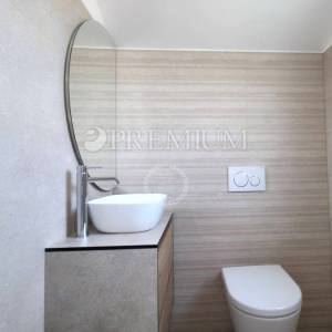 Malinska, nova kuća, 152 m2,  s bazenom i pogledom na more   