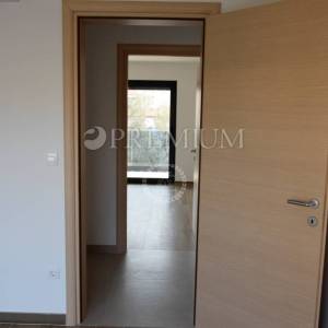 Malinska, novogradnja, dvoetažni apartman s bazenom!