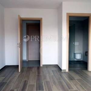 Malinska, novogradnja, dvoetažni apartman s bazenom!