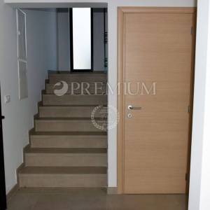 Malinska, novogradnja, dvoetažni apartman s bazenom!