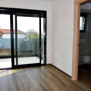 Malinska, novogradnja, dvoetažni apartman s bazenom!