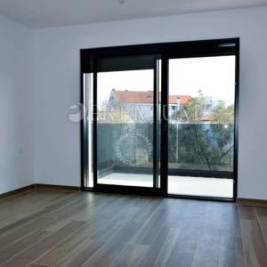 Malinska, novogradnja, dvoetažni apartman s bazenom!