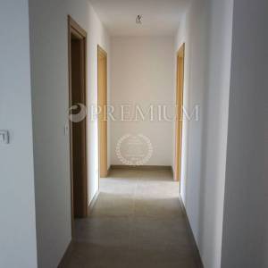 Malinska, novogradnja, dvoetažni apartman s bazenom!