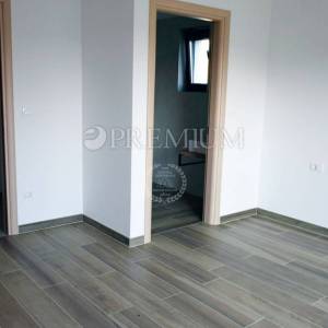 Malinska, novogradnja, dvoetažni apartman s bazenom!