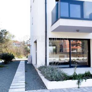 Malinska, novogradnja, dvoetažni apartman s bazenom!