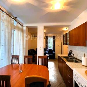Malinska - Porat, apartman s terasom na mirnoj lokaciji